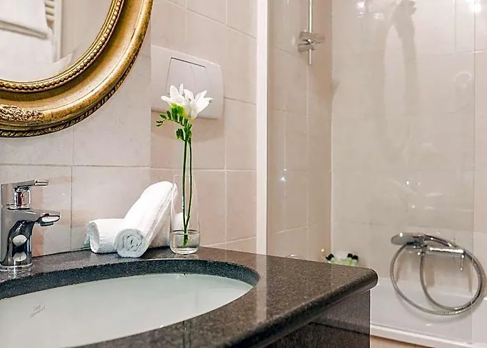 Raeli Archimede Hotel